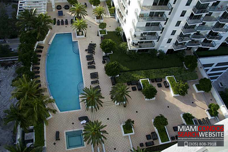 1050 Brickell pool amenities