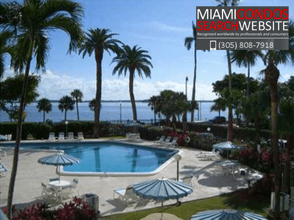 Brickell Bay Tower condo pool area