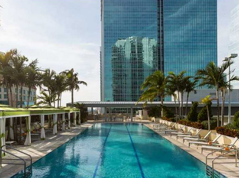 Mayfield Condo Brickell pool area